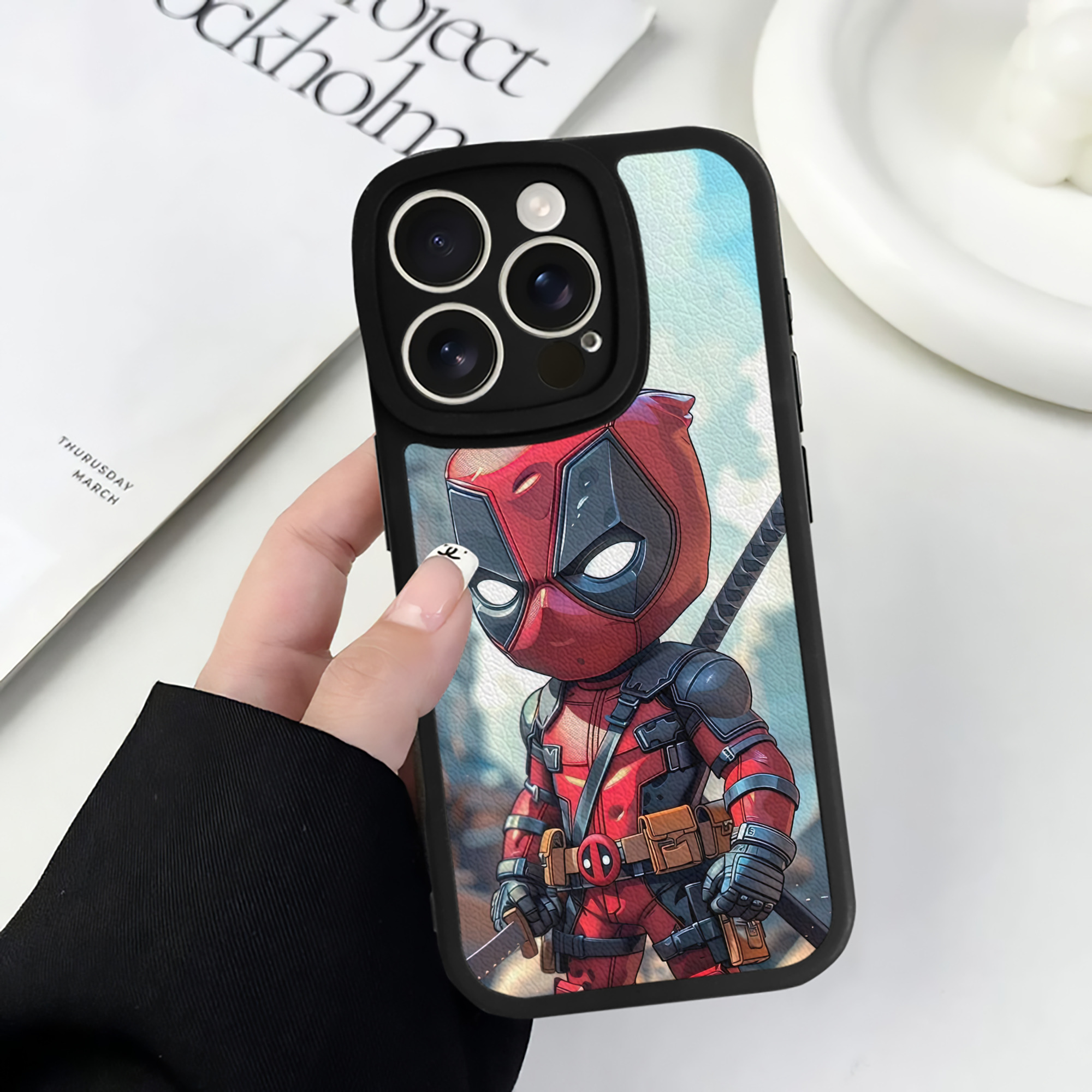 （画像用） Deadpool デッドプール 【iPhone 16シリーズ対応】シリコンスマホケース（レザー調） 材質：シリコン